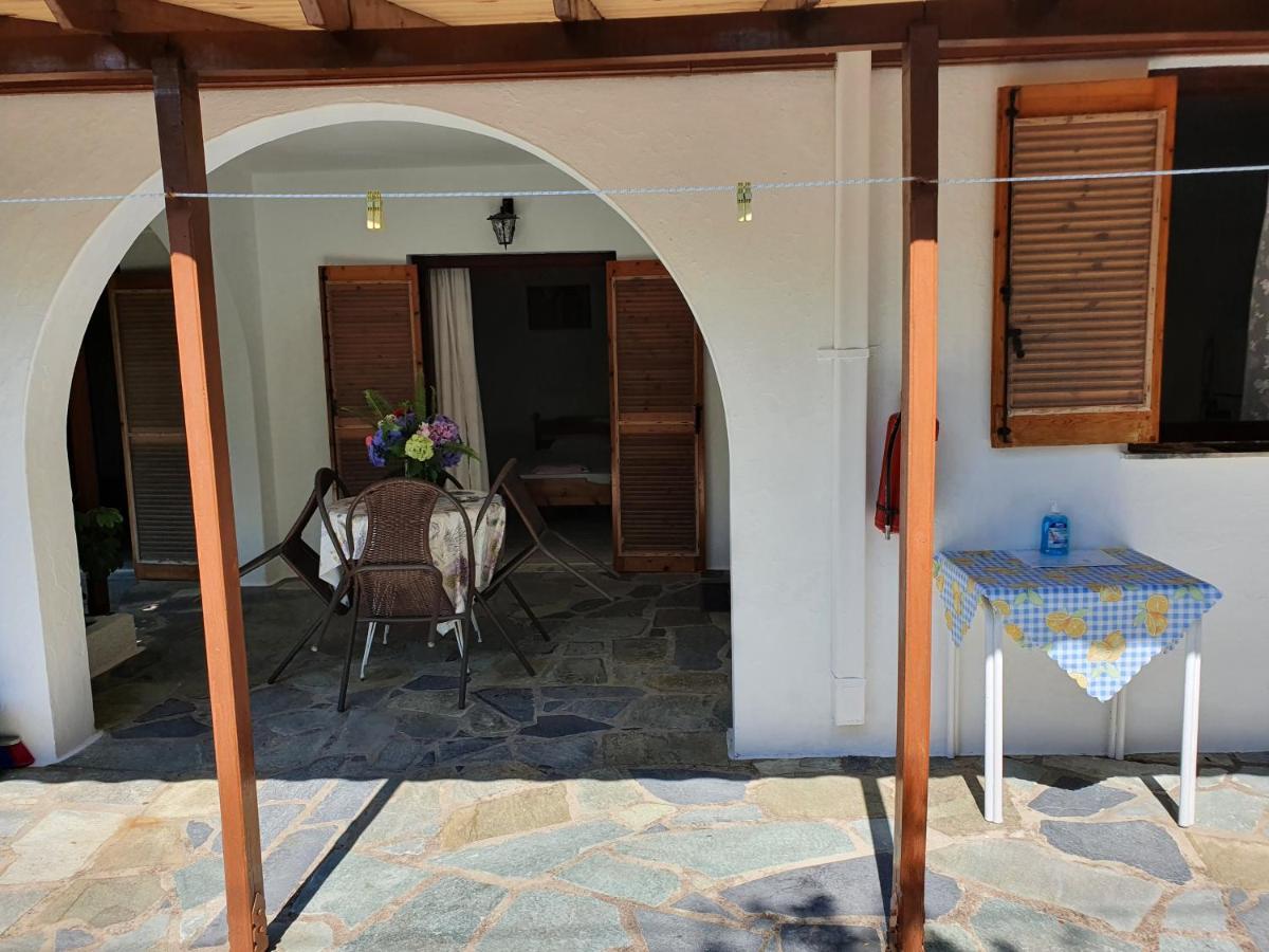 Dionisos Studios And Apts Skiathos コウコウナリス エクステリア 写真