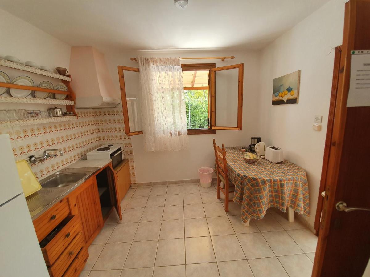 Dionisos Studios And Apts Skiathos コウコウナリス エクステリア 写真