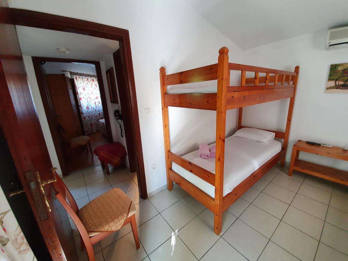 Dionisos Studios And Apts Skiathos コウコウナリス エクステリア 写真