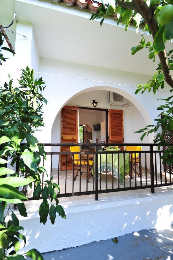 Dionisos Studios And Apts Skiathos コウコウナリス エクステリア 写真