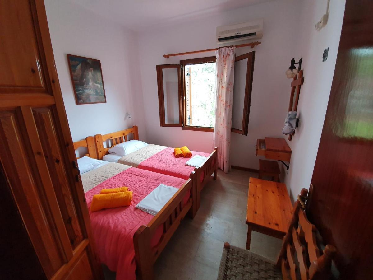 Dionisos Studios And Apts Skiathos コウコウナリス エクステリア 写真